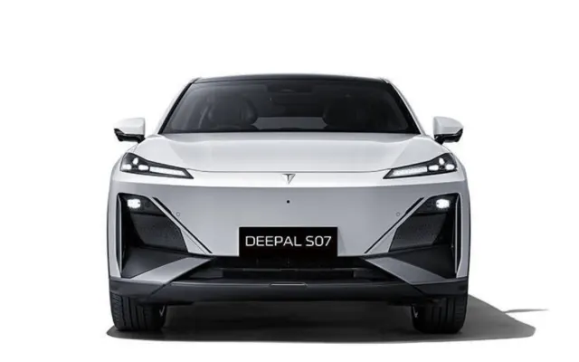 Deepal S07 Deepal S07 front view
