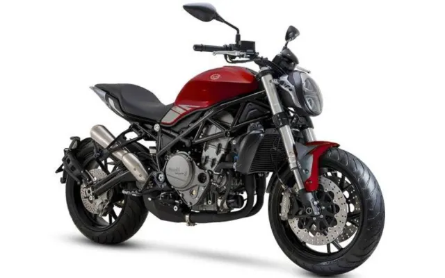 Benelli 752S benelli 752s in red color