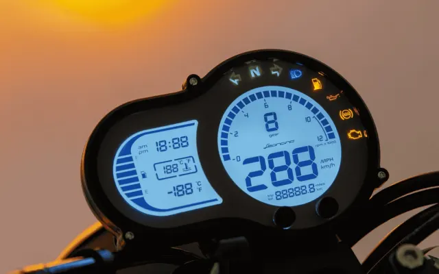 Benelli Leoncino 500 Benelli Leoncino 500 dashboard