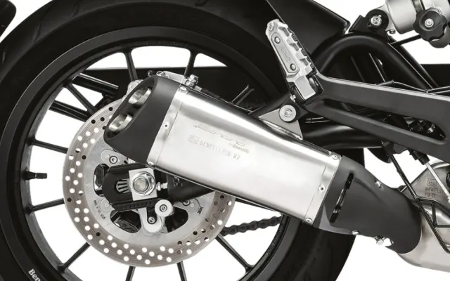 Benelli Leoncino 500 Benelli Leoncino 500 exhaust