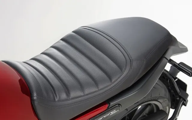 Benelli Leoncino 500 Benelli Leoncino 500 seat