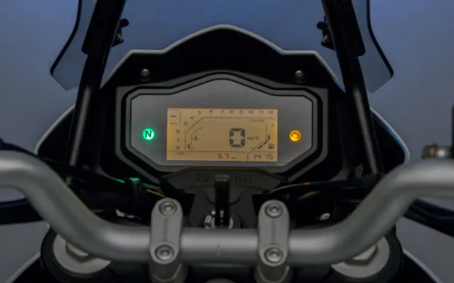 Benelli TRK 251 Benelli TRK 251 dashboard