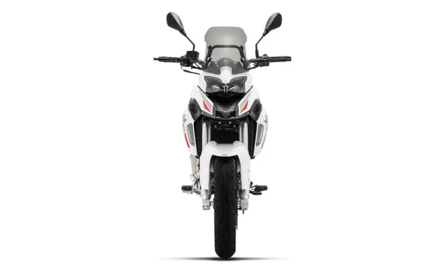 Benelli TRK 251 Benelli TRK 251 front