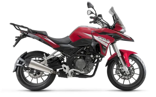 Benelli TRK 251 Benelli TRK 251 side