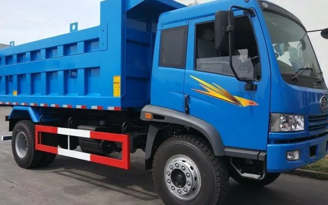 FAW J5K 165 FAW J5K 165 right