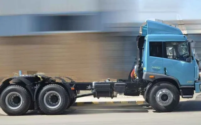 FAW J5M 220 Prime Mover FAW J5M 220 Prime Mover side