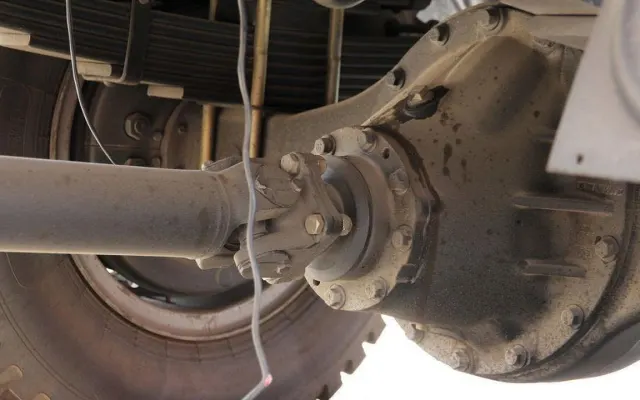 FAW J5M 280 Prime Mover FAW J5M 280 Prime Mover driveshaft