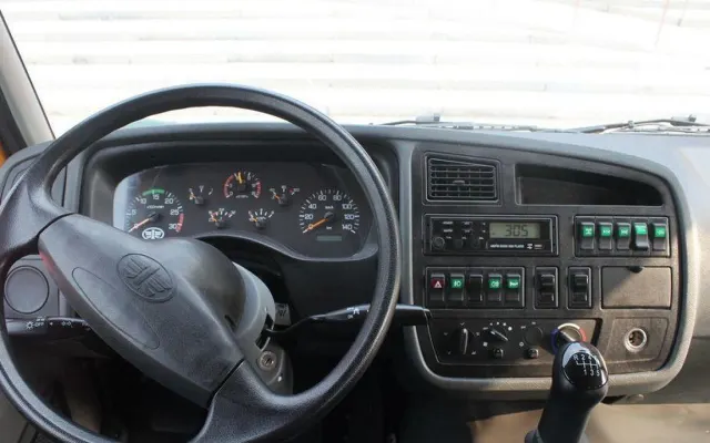 FAW J5M 280 Prime Mover FAW J5M 280 Prime Mover interior