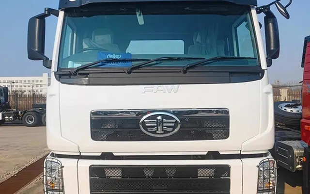 FAW J5P 360 Prime Mover FAW J5P 360 Prime Mover front view