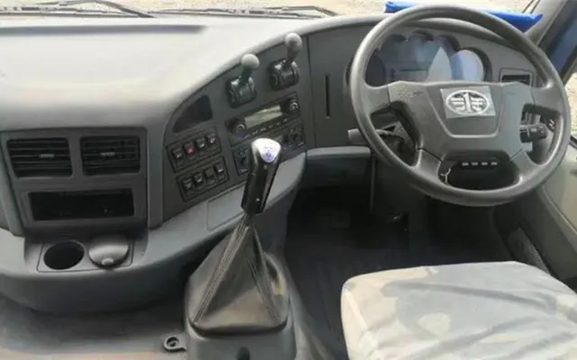 FAW J5P 360 Prime Mover FAW J5P 360 Prime Mover interior