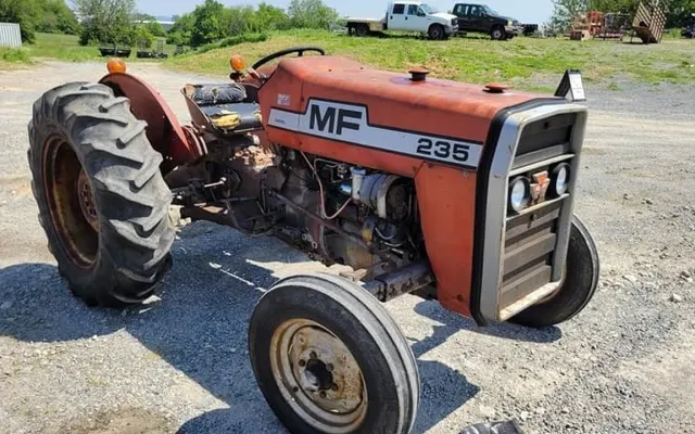 Massey Ferguson MF 235 Massey Ferguson MF 235 exterior