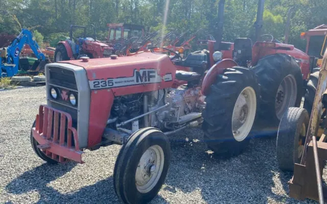 Massey Ferguson MF 235 Massey Ferguson MF 235 front side