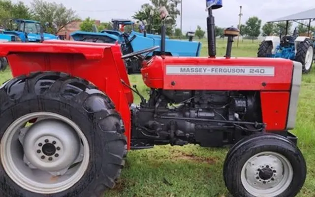 Massey Ferguson MF 240 Massey Ferguson MF 240 exterior