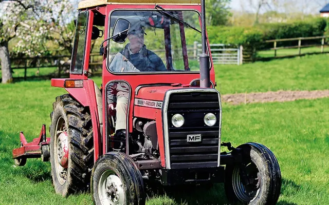Massey Ferguson MF 240 Massey Ferguson MF 240 front