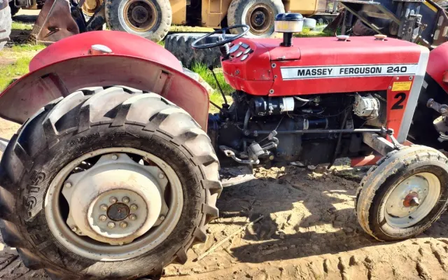 Massey Ferguson MF 240 Massey Ferguson MF 240 side