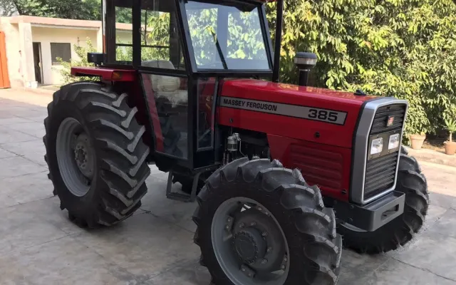 Massey Ferguson MF 385 Massey Ferguson MF 385 cab