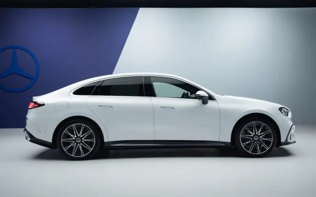 Mercedes-Benz C-Class Electric Mercedes-Benz C-Class Electric side