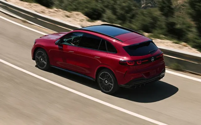 Mercedes-Benz GLC Electric Mercedes-Benz GLC Electric red color