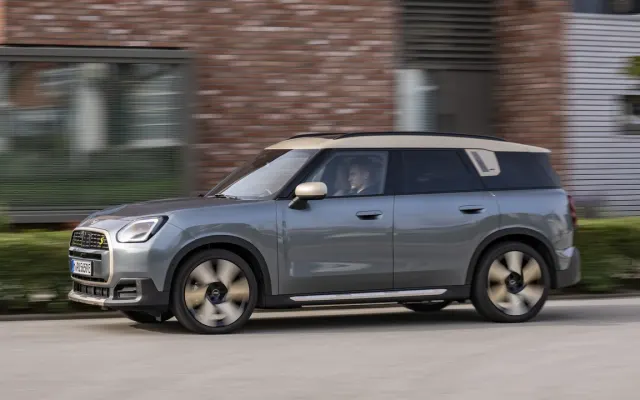 MINI Countryman MINI Countryman side